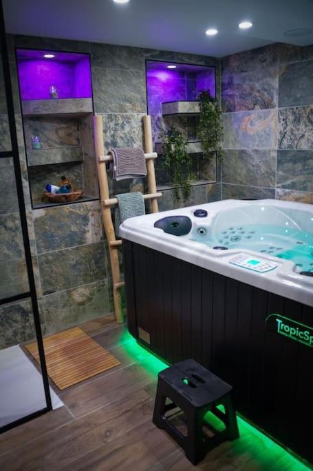 Nuit De La Sagesse "Jacuzzi Terrasse Et Parking Prive" Lägenhet Rouen Exteriör bild